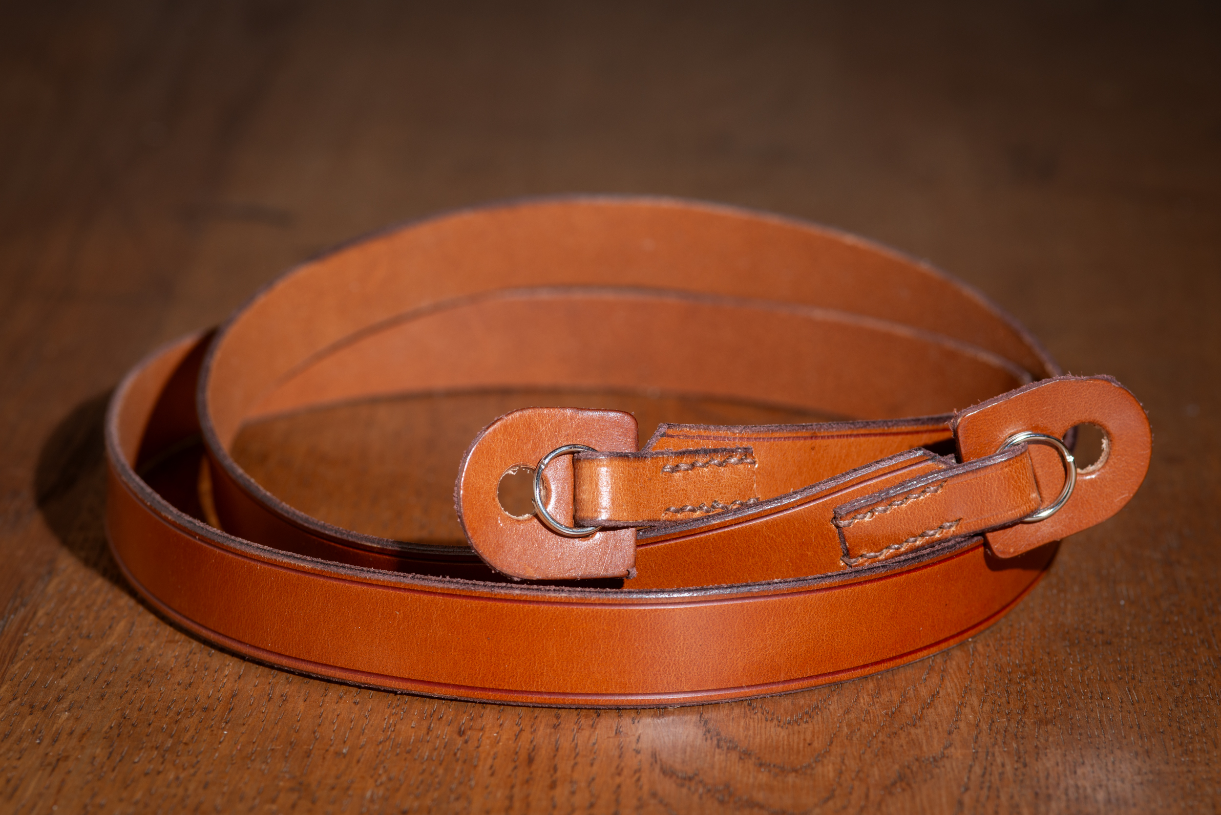 Rich brown camera strap no shoulder pad with tabs
